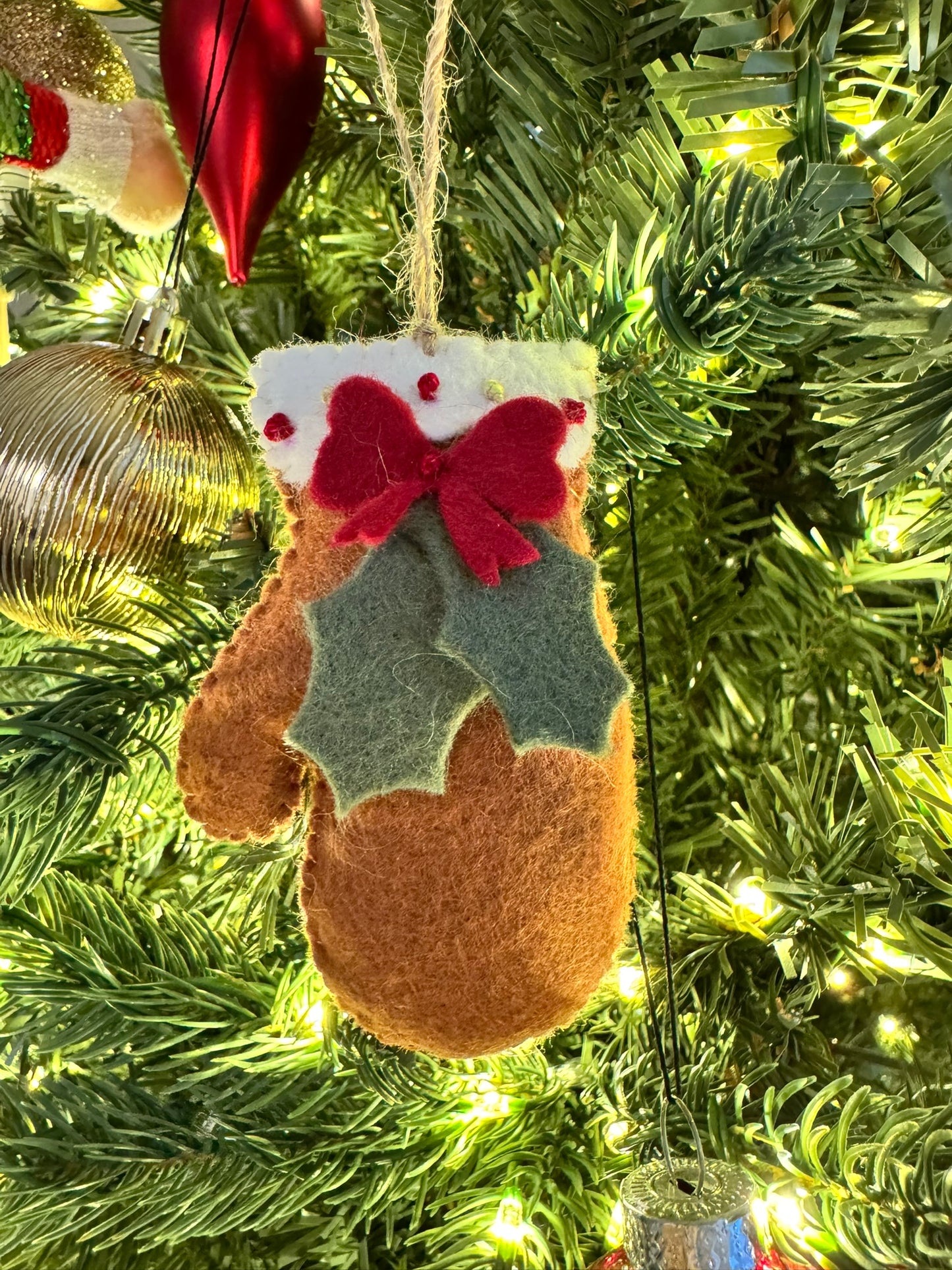 Felt DIY Christmas Ornament: Christmas mittens