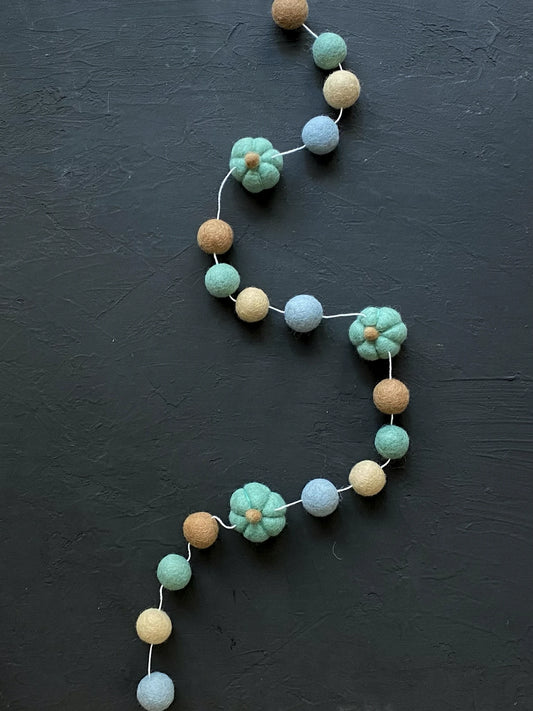 Felt garland with pumpkins - 2