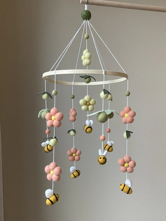 Bee baby mobile with daisies - 1