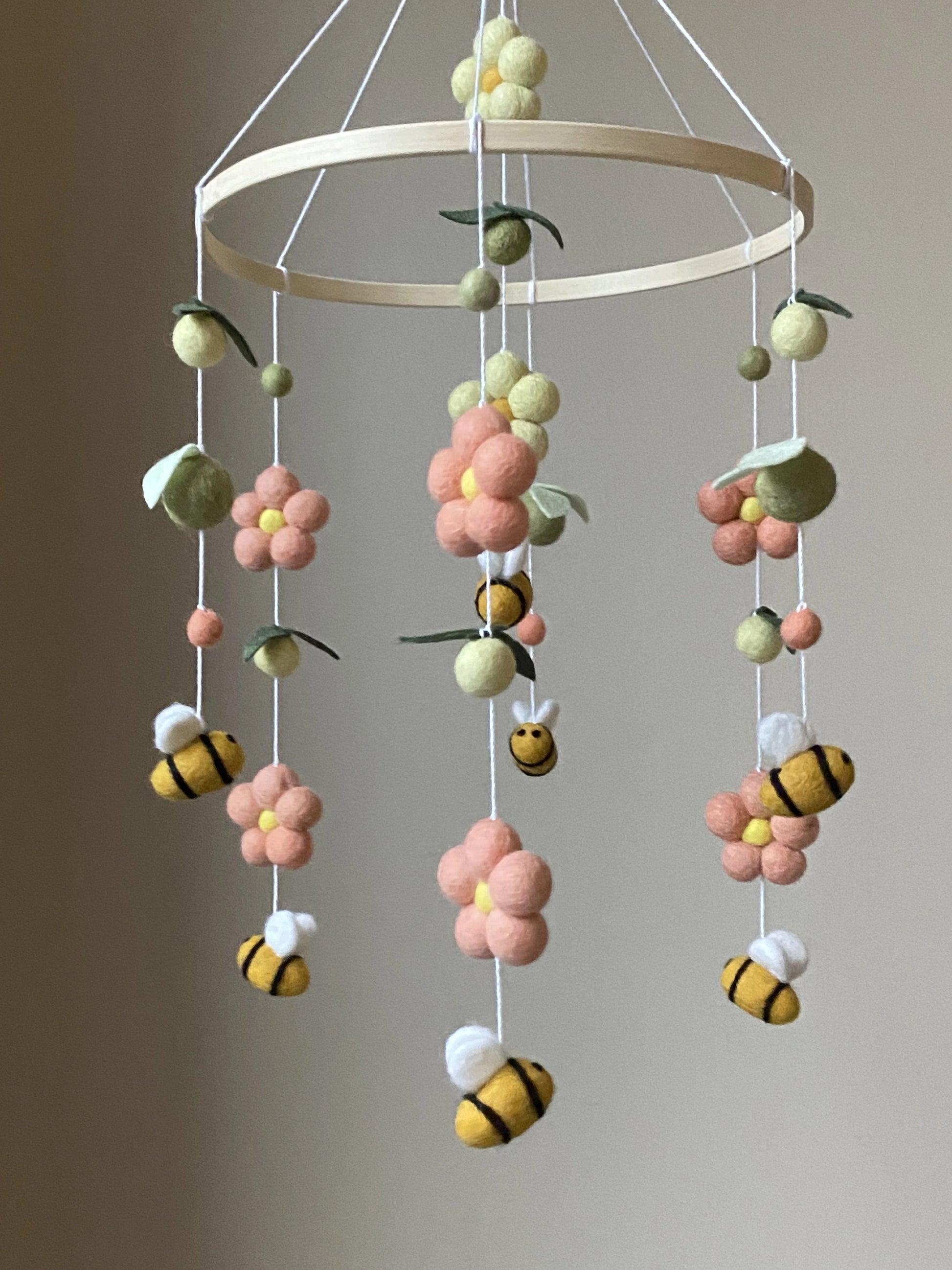 Bee baby mobile with daisies thumbnail - 5