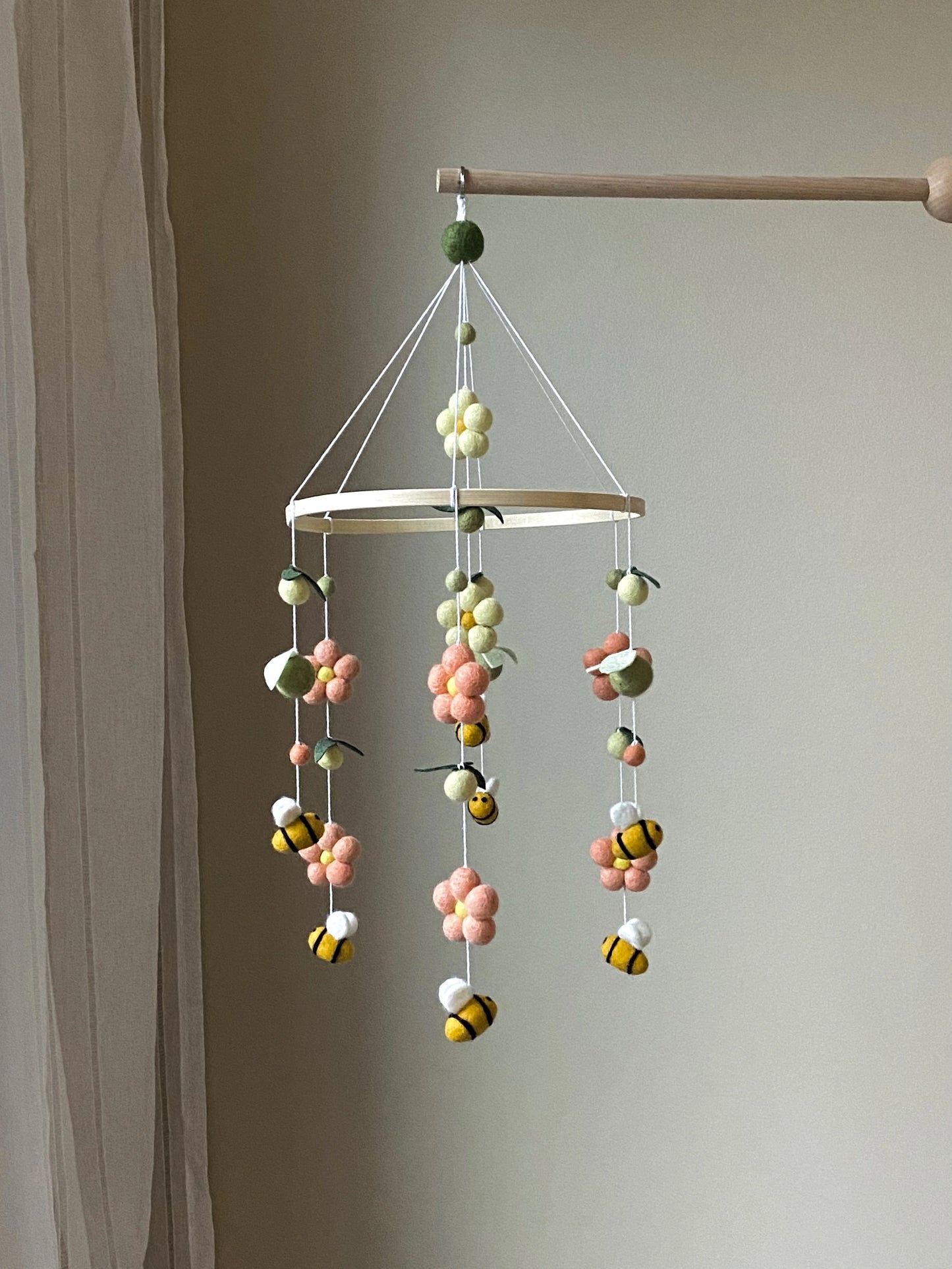 Bee baby mobile with daisies