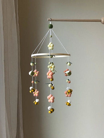 Bee baby mobile with daisies - 2