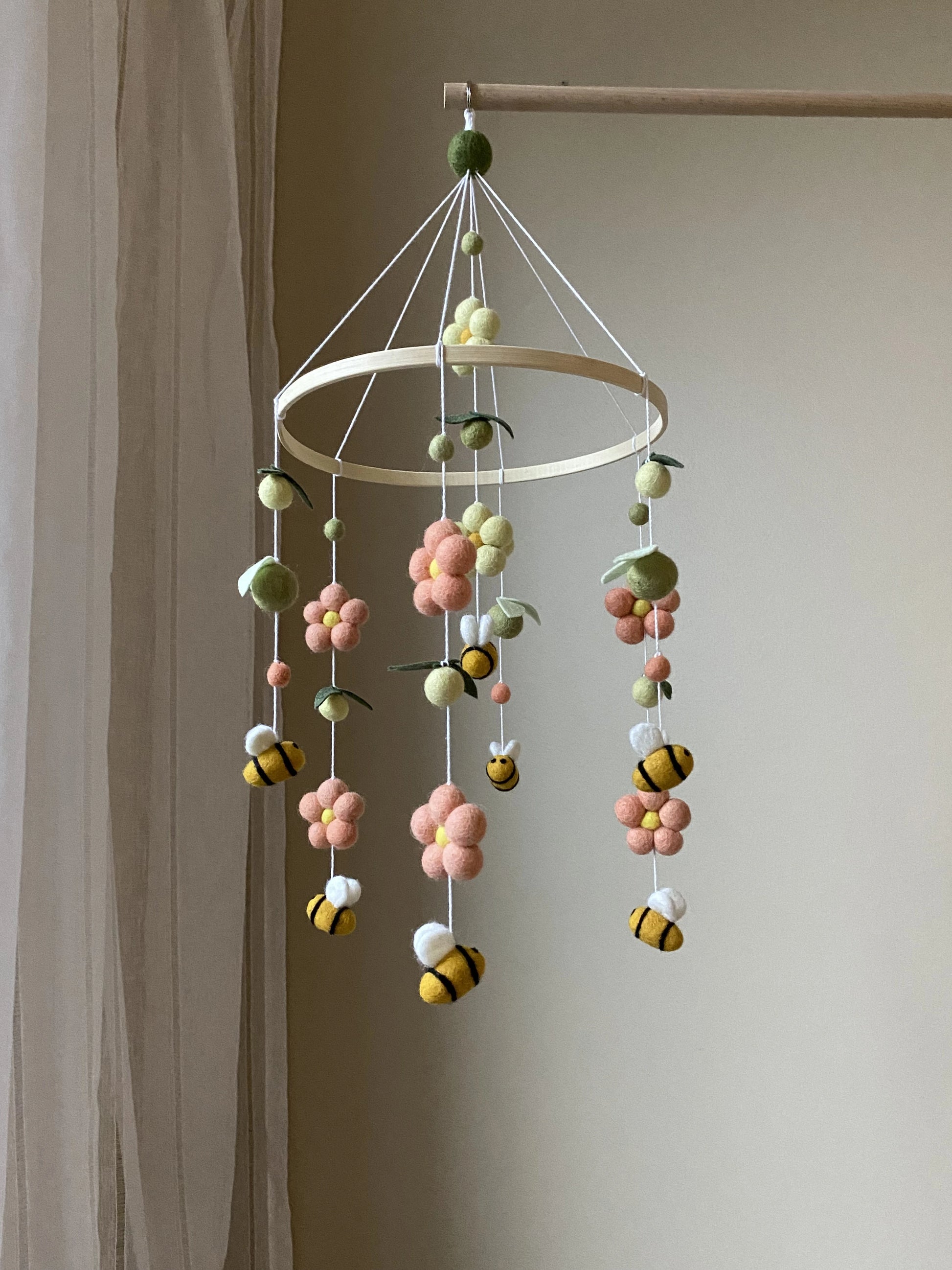 Bee baby mobile with daisies thumbnail - 3