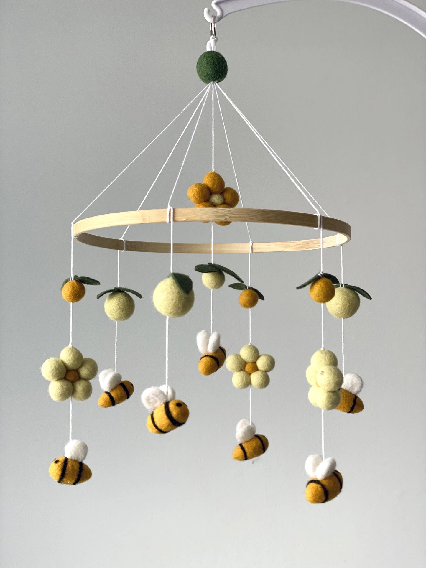Bee mobile with daisies 