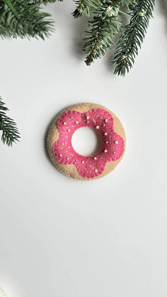 Felt DIY Christmas Ornament: Donut - 1