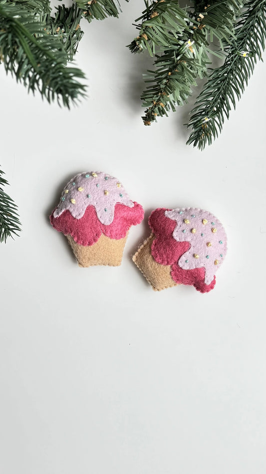 Felt DIY Christmas Ornament: Cupcake - 1