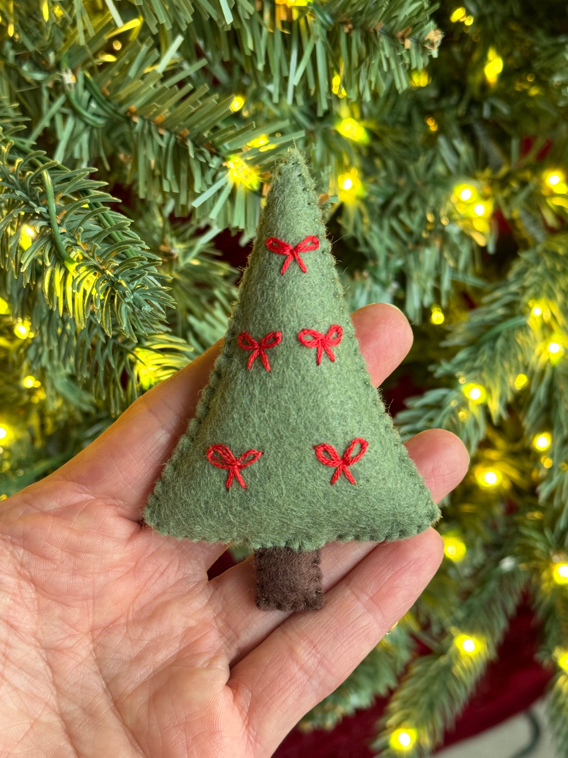 Felt DIY Christmas Ornament: Christmas tree thumbnail - 1