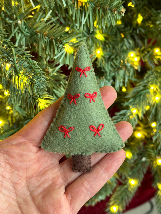 Felt DIY Christmas Ornament: Christmas tree - 1