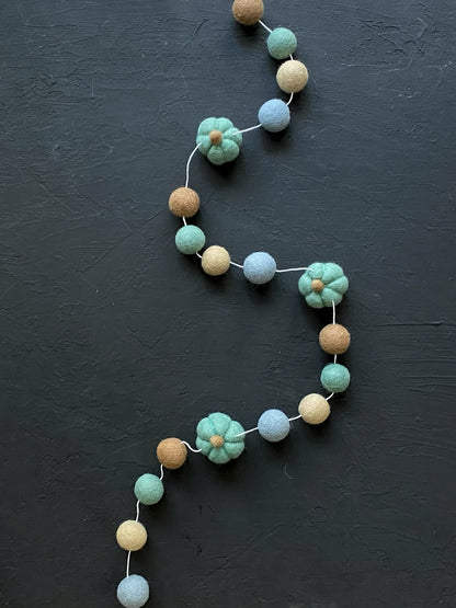 Felt garland with pumpkins - 2