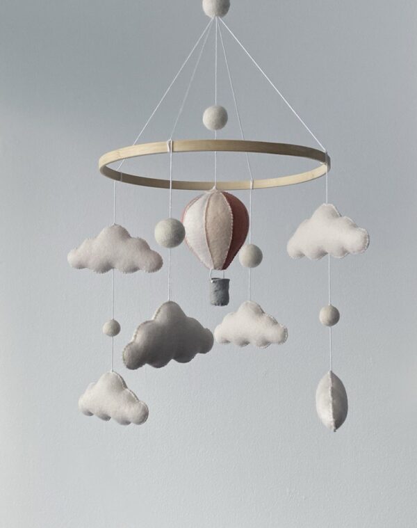 Baby mobile with clouds and hot air balloon - Image 2