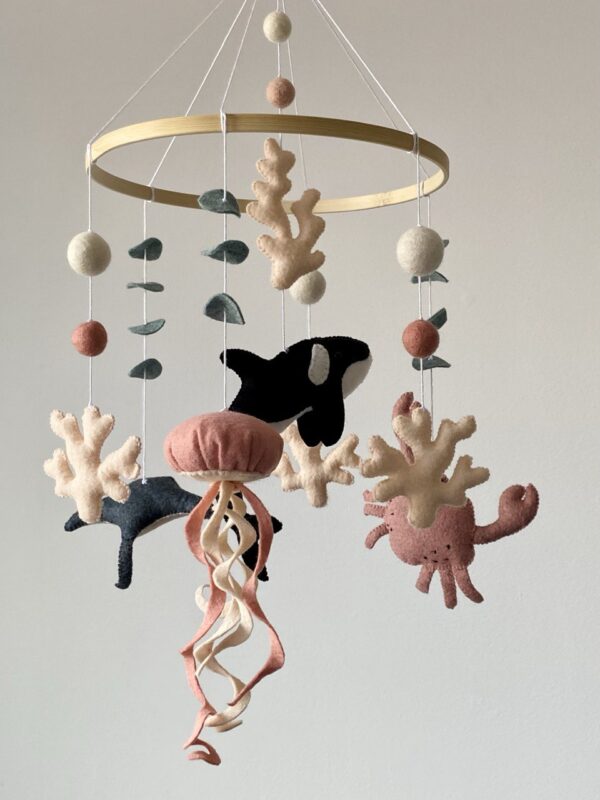 Jellyfish and crab mobile - Image 3