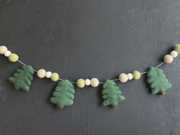 Woodland garland